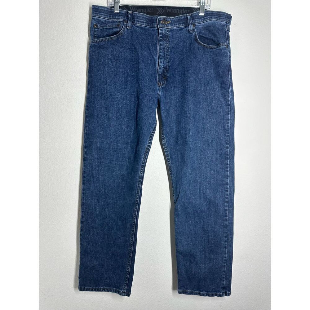 Wrangler Men Size 38X29 Medium Wash Comfort Waist Straight Jeans